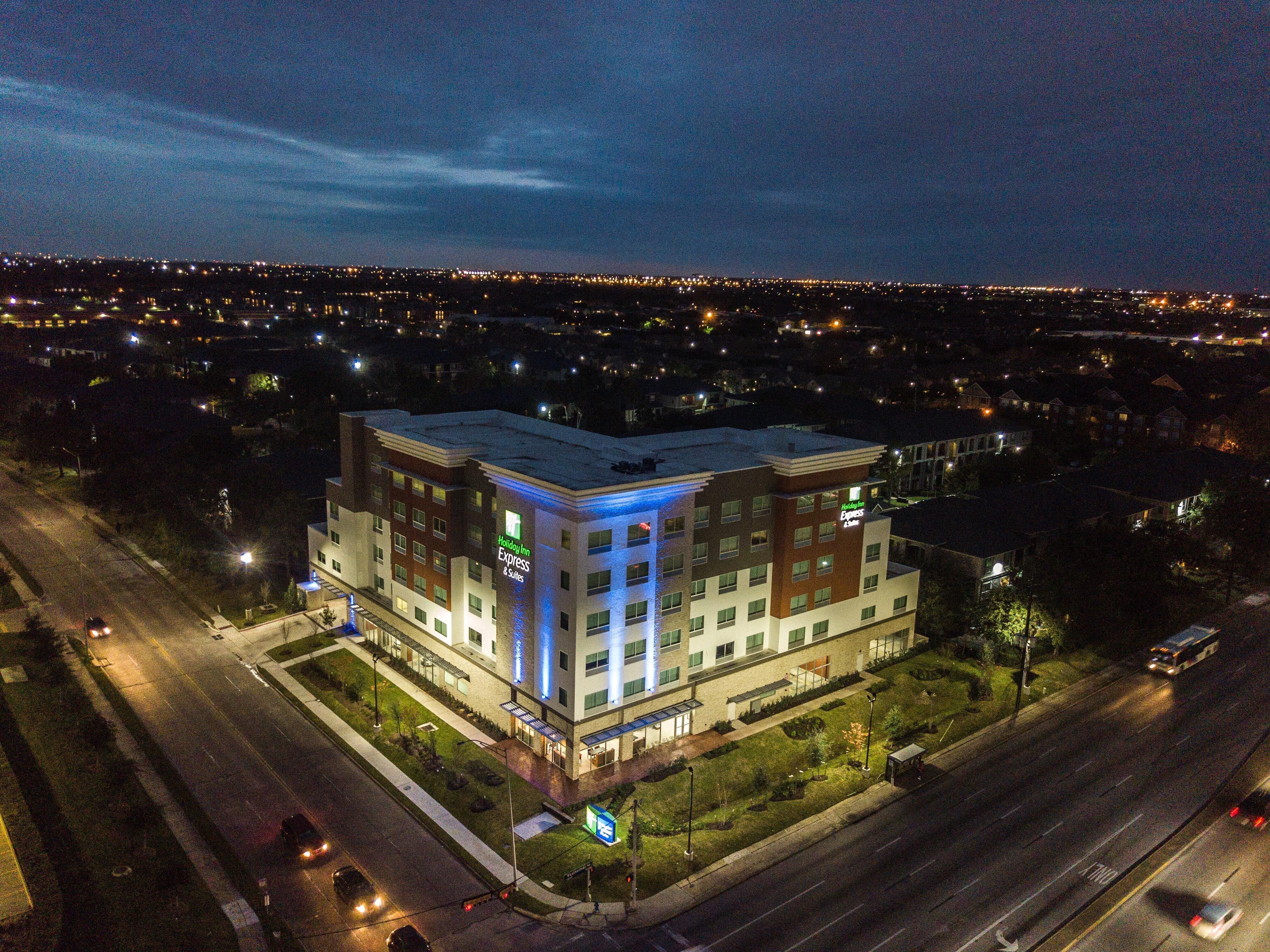 Holiday Inn Express & Suites - Houston Westchase - Westheimer By Ihg Екстериор снимка