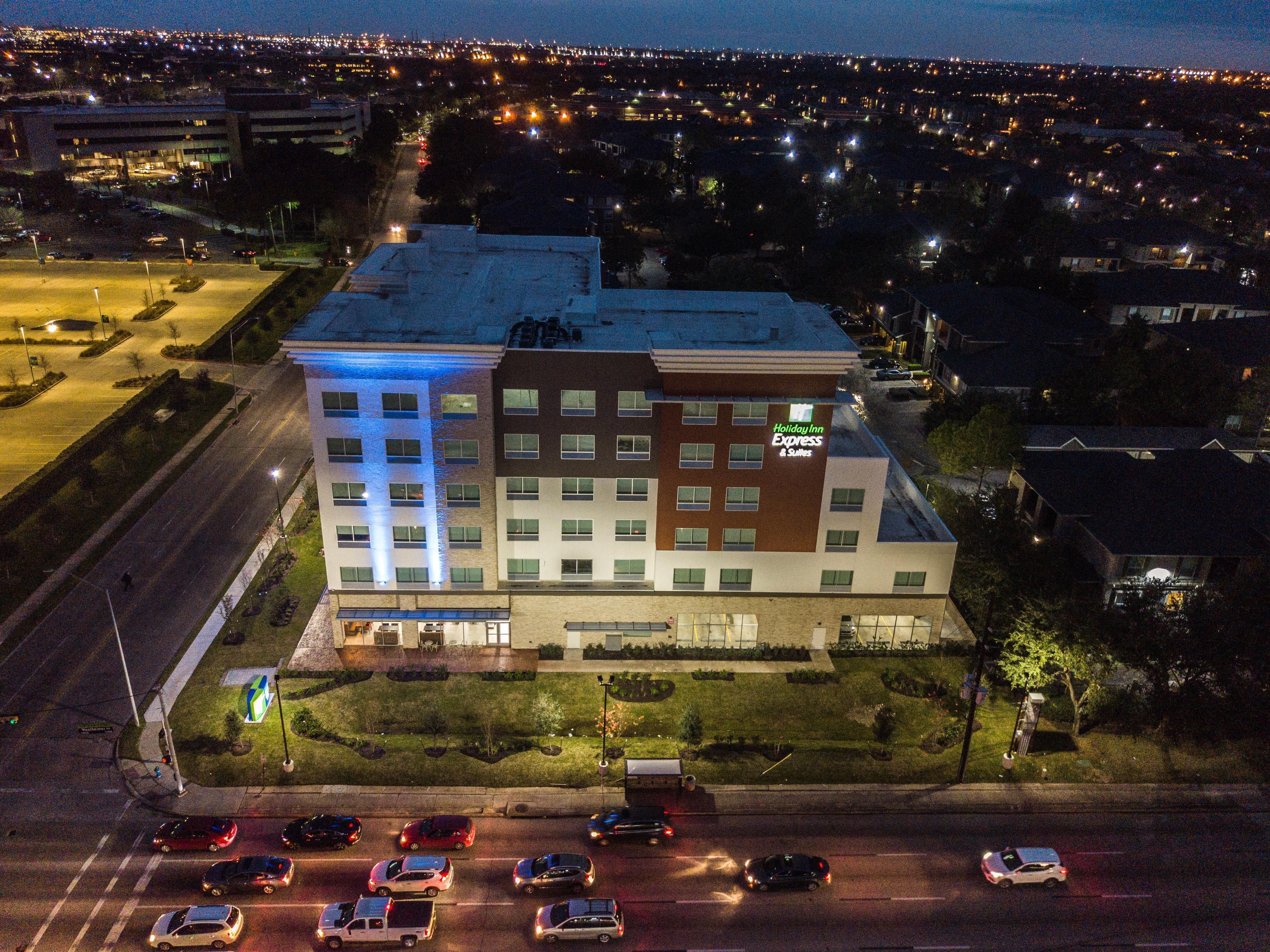 Holiday Inn Express & Suites - Houston Westchase - Westheimer By Ihg Екстериор снимка